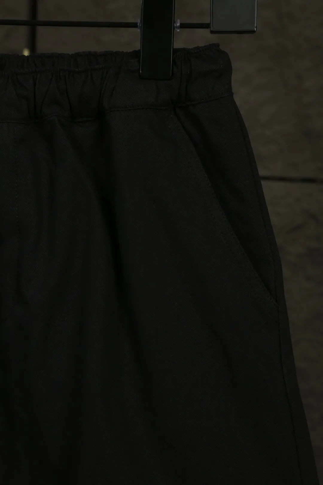 P146 Actual photo [Hot in summer] Style number: 25051# Color: Black/Navy/Khaki/Beige/Matte Pink Size: S to 100% restoration of workmanship, fake placket design with front waves, double stitched lines covering the independent waistband, 0.6 thread pressure for the whole garment ✅ - RL/women's classic drawstring cotton shorts, super long and wide-leg style, the upper body does not stick to the legs, breathable and cool, drawstring elastic waist, easy to wear and match, all shirts and short-sleeved suits are good-looking. If you like the lazy style, you must buy the refreshing commuting OOTD, practical and full, a must-have item for the summer wardrobe, clean and refreshing